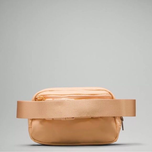 Lululemon Everywhere Belt Bag 1L- Summer Glow - Picture 8 of 9